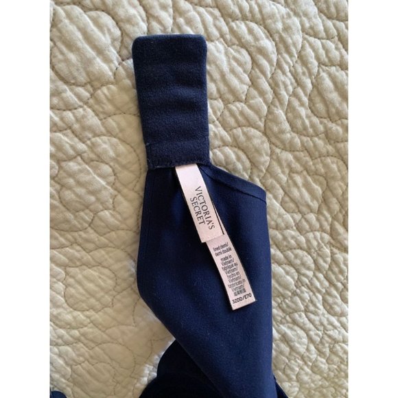 (32DD) Victoria's Secret navy underwire bra - Picture 4 of 4